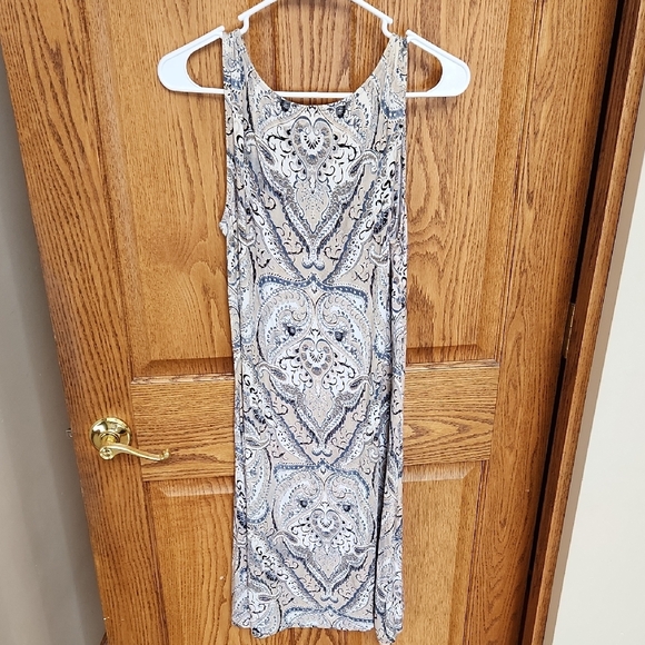 Chic Paisley Sleeveless Dress - Picture 7 of 7